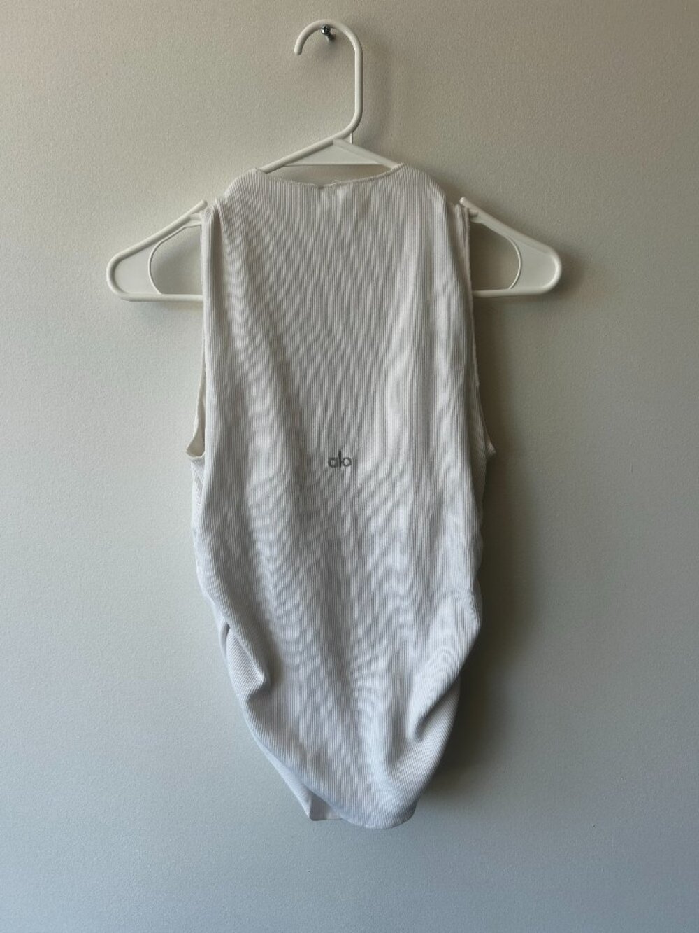 Alo Ribbed En Pointe Tank | Color: Ivory / Size: Small - Excellent condition - Picture 2 of 7